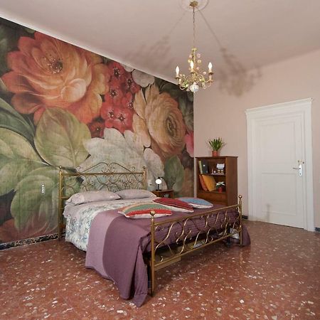 Liberi Mercanti - Guest House Affittacamere لوكا المظهر الخارجي الصورة