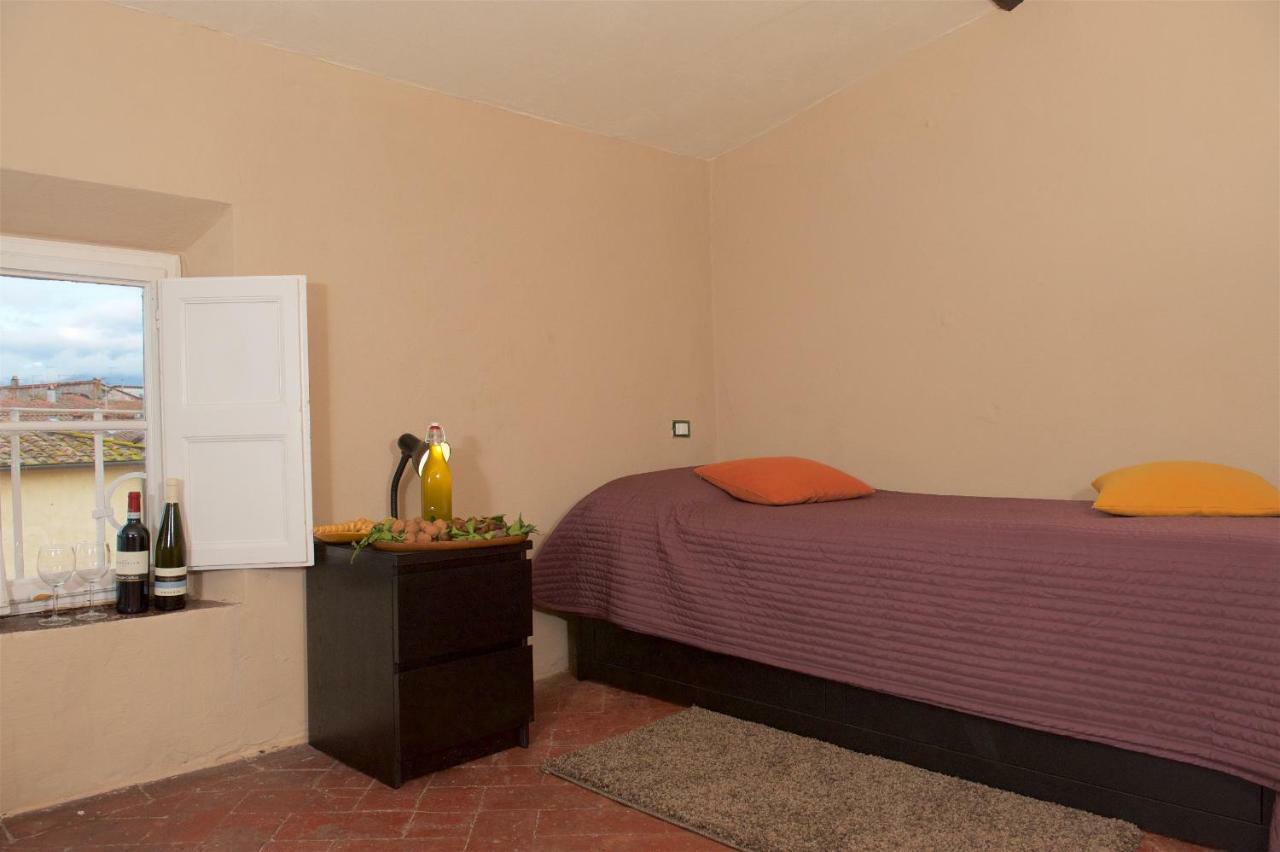 Liberi Mercanti - Guest House Affittacamere لوكا المظهر الخارجي الصورة