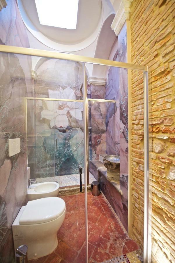 Liberi Mercanti - Guest House Affittacamere لوكا المظهر الخارجي الصورة