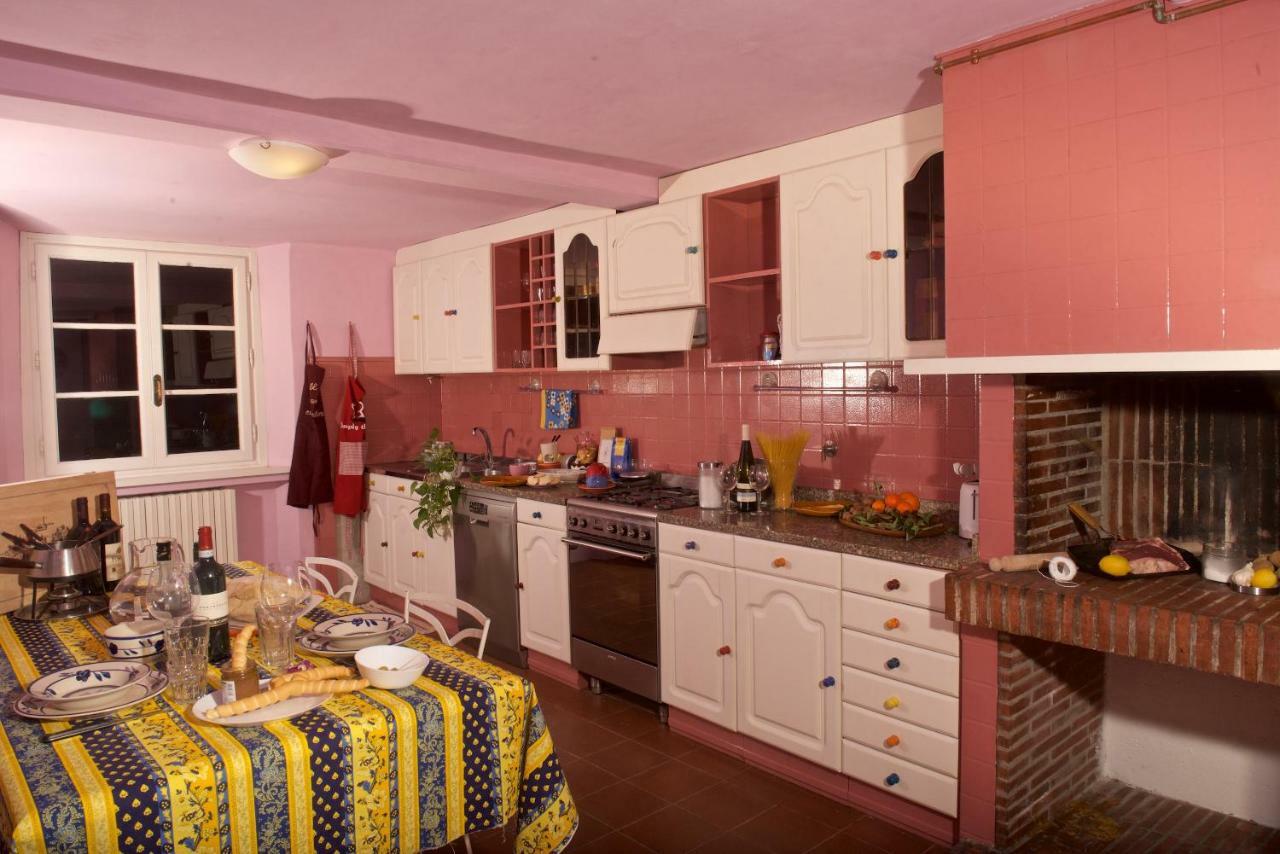 Liberi Mercanti - Guest House Affittacamere لوكا المظهر الخارجي الصورة