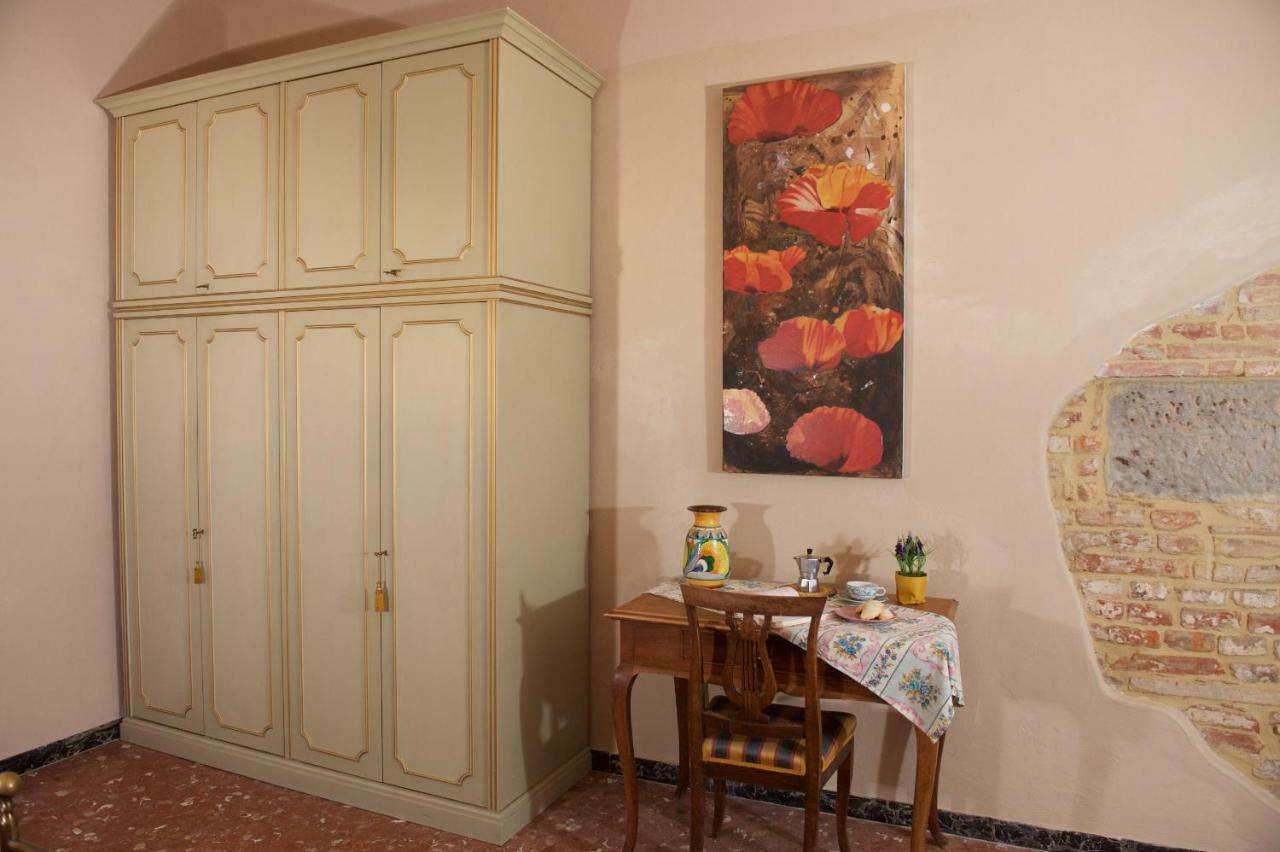 Liberi Mercanti - Guest House Affittacamere لوكا المظهر الخارجي الصورة