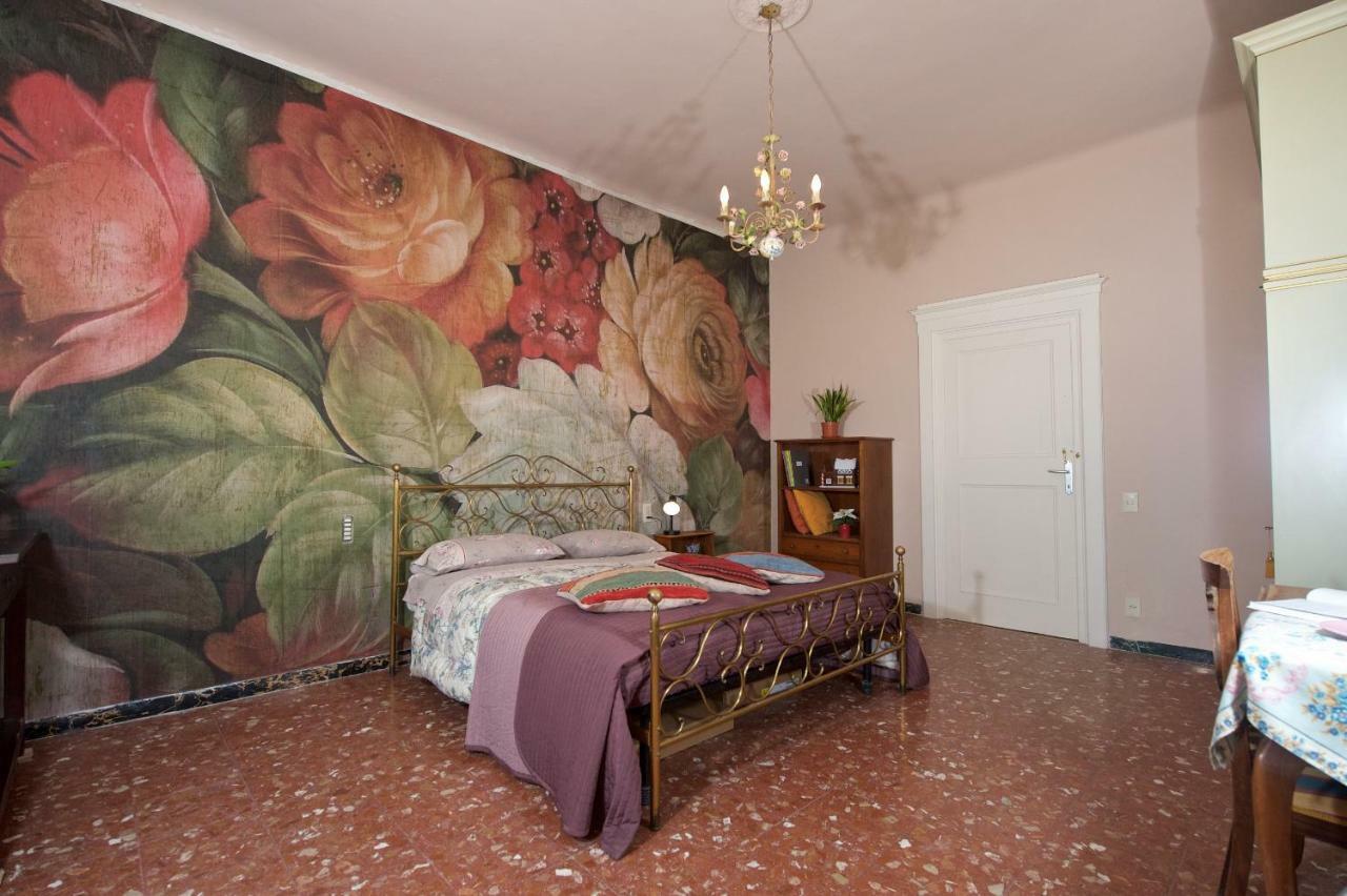 Liberi Mercanti - Guest House Affittacamere لوكا المظهر الخارجي الصورة