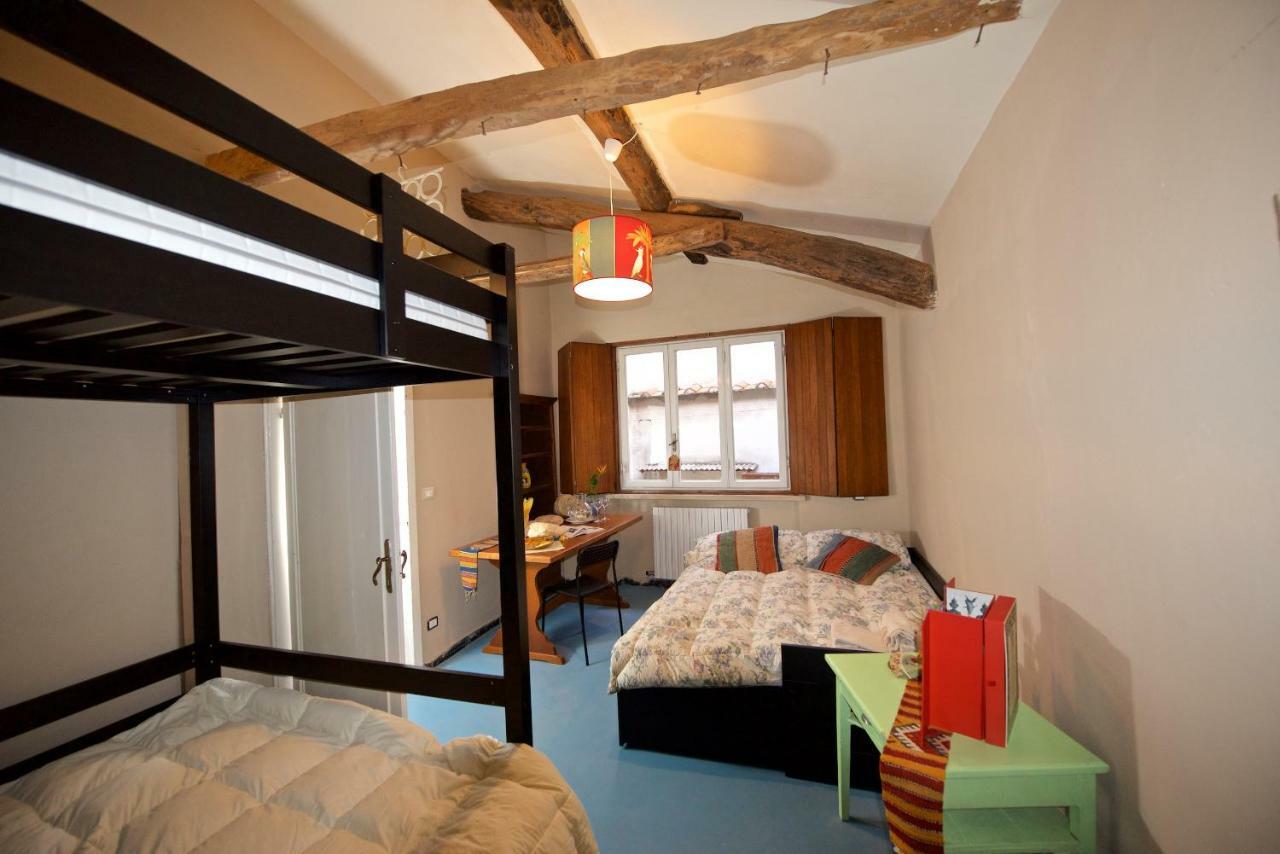 Liberi Mercanti - Guest House Affittacamere لوكا المظهر الخارجي الصورة